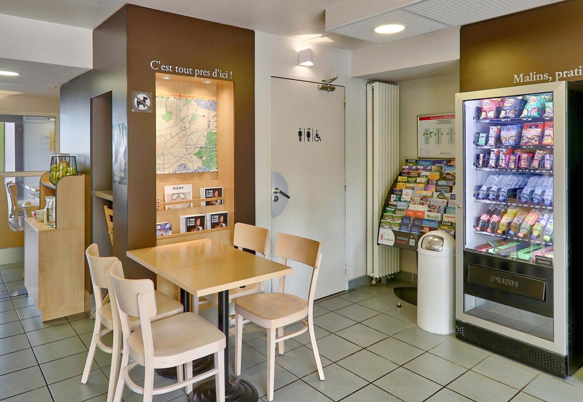 B&B Hotel Clermont-Ferrand Le Brezet Aeroport Exteriör bild