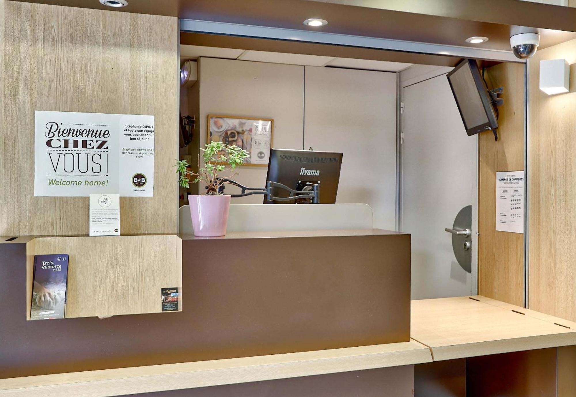B&B Hotel Clermont-Ferrand Le Brezet Aeroport Exteriör bild