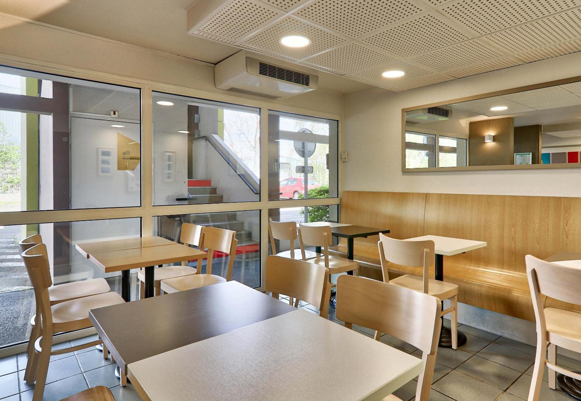 B&B Hotel Clermont-Ferrand Le Brezet Aeroport Exteriör bild
