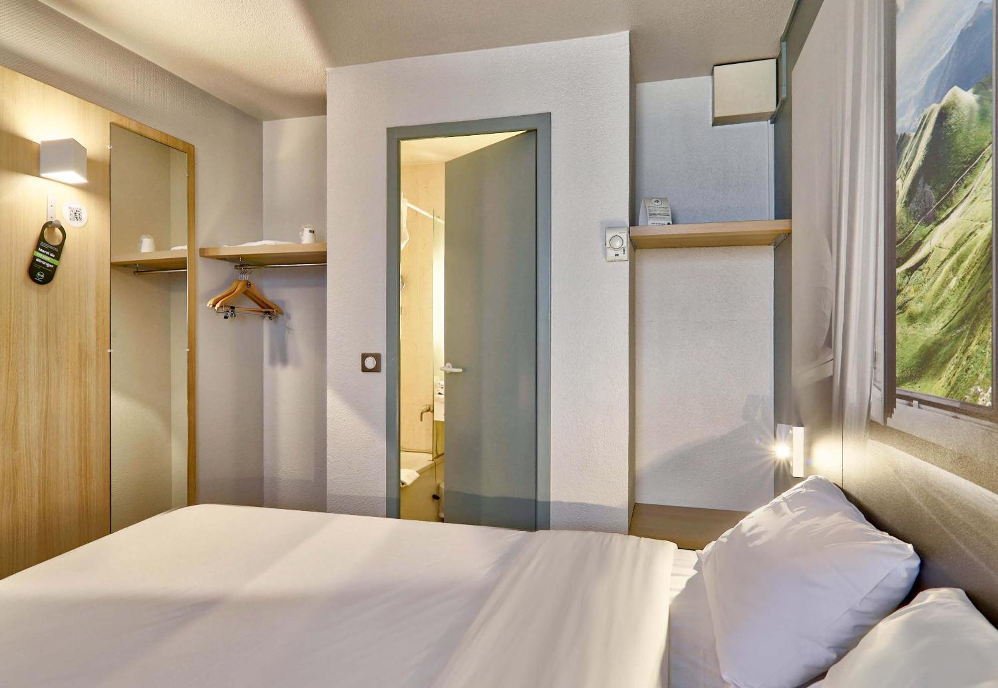 B&B Hotel Clermont-Ferrand Le Brezet Aeroport Exteriör bild