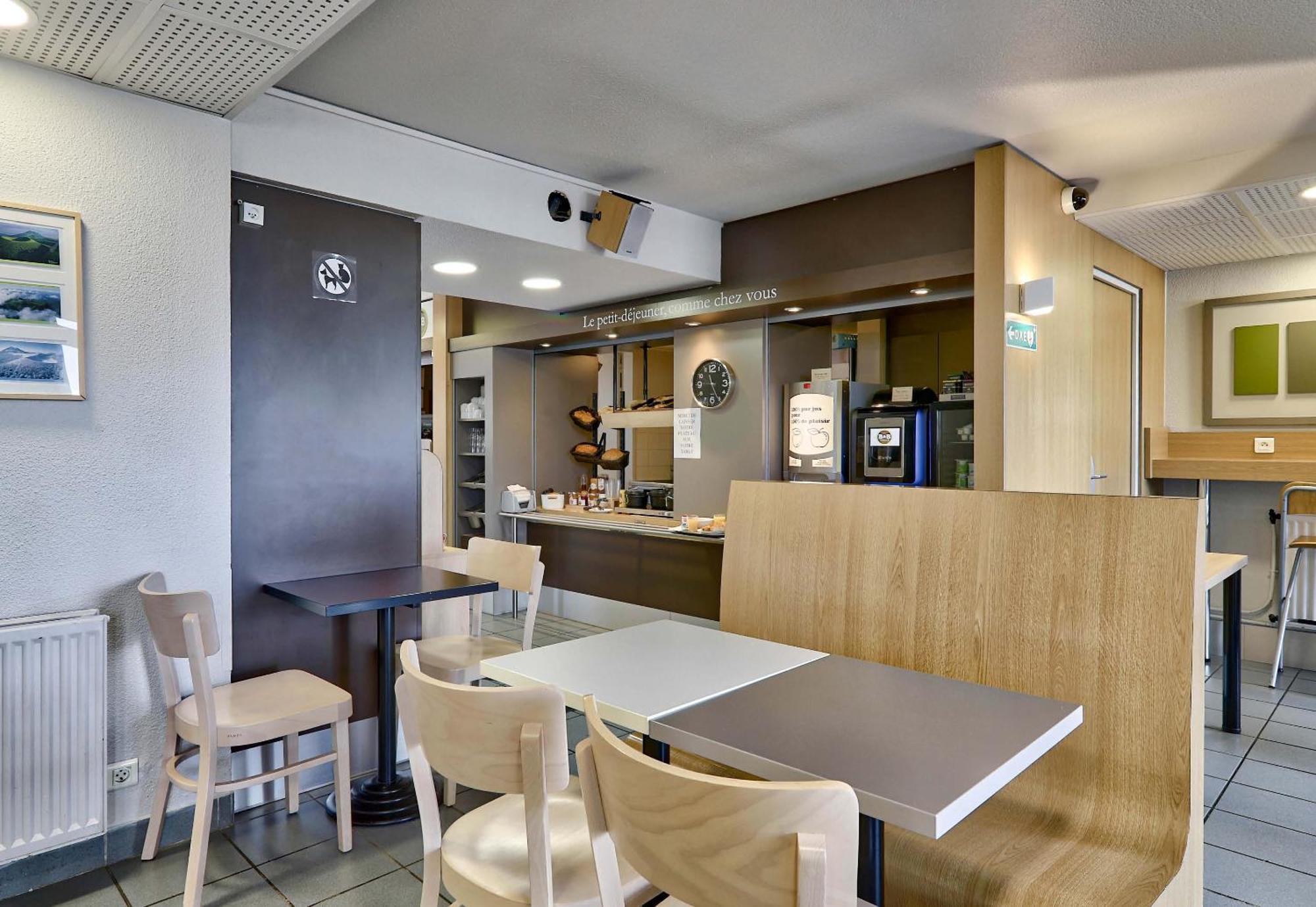 B&B Hotel Clermont-Ferrand Le Brezet Aeroport Exteriör bild