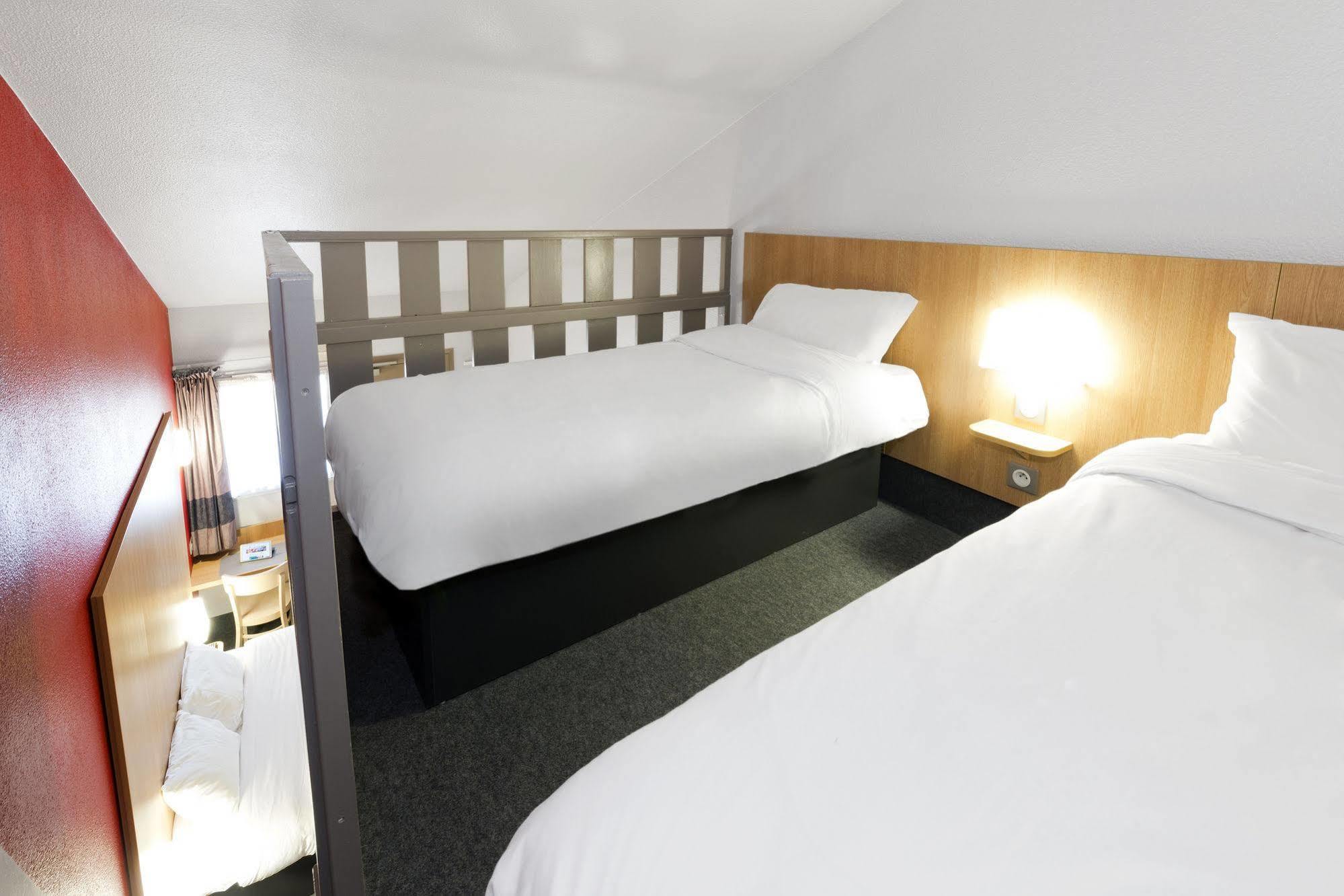 B&B Hotel Clermont-Ferrand Le Brezet Aeroport Exteriör bild