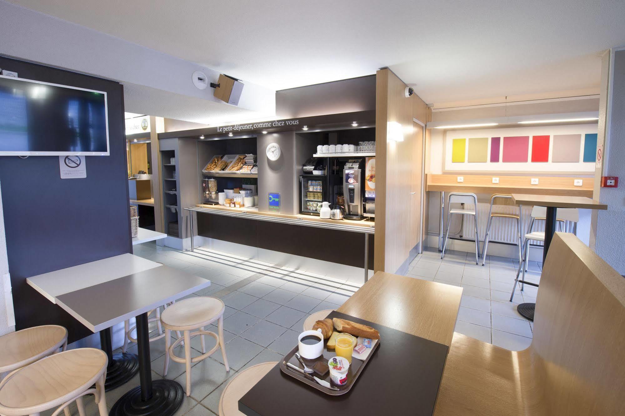 B&B Hotel Clermont-Ferrand Le Brezet Aeroport Exteriör bild