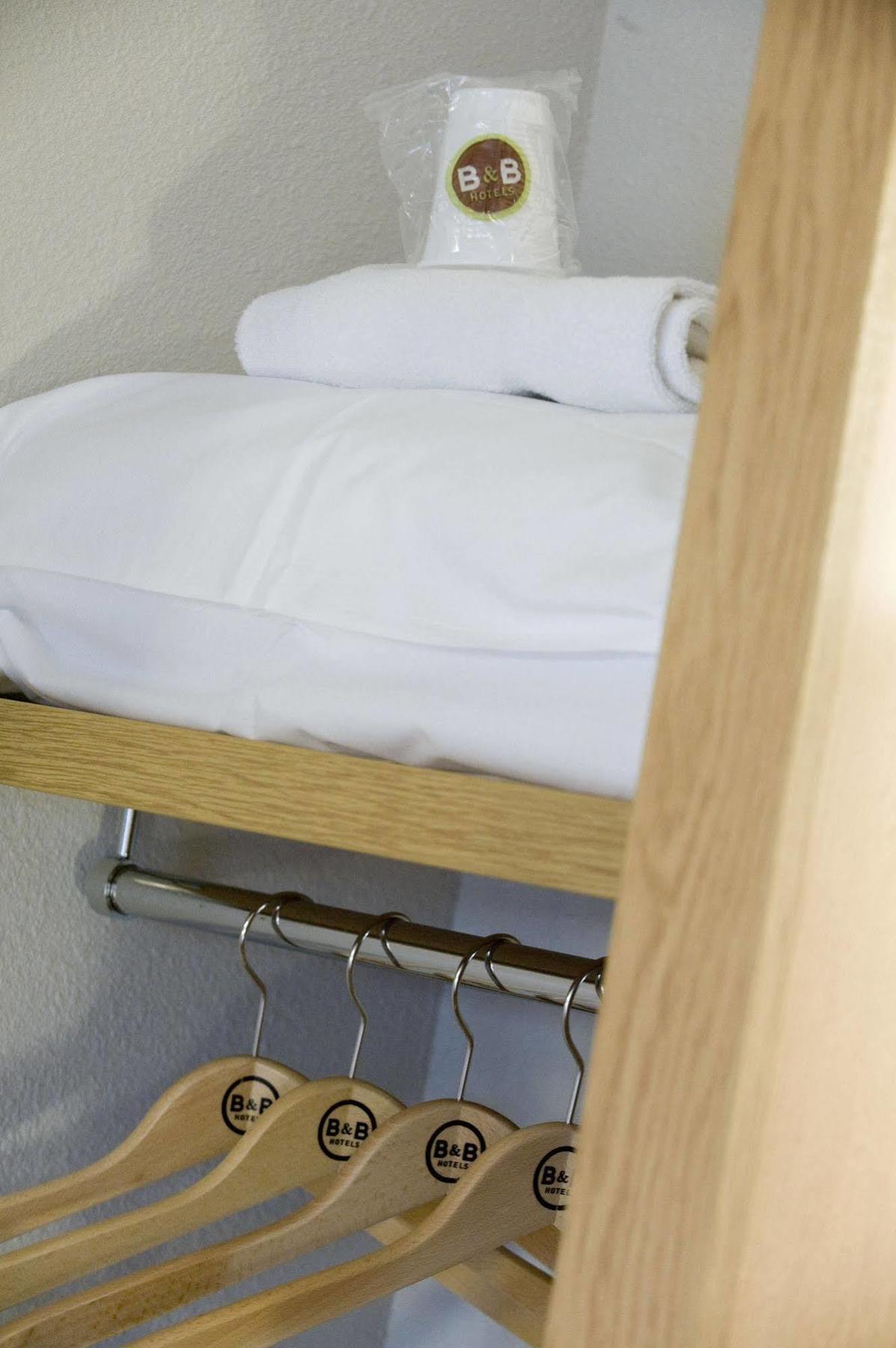 B&B Hotel Clermont-Ferrand Le Brezet Aeroport Exteriör bild