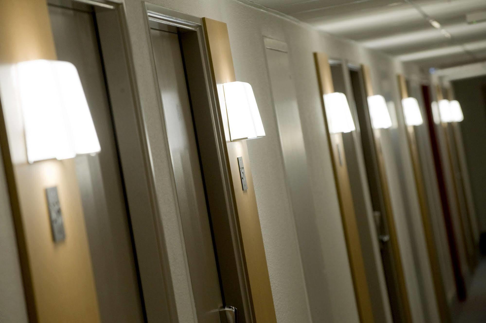 B&B Hotel Clermont-Ferrand Le Brezet Aeroport Exteriör bild