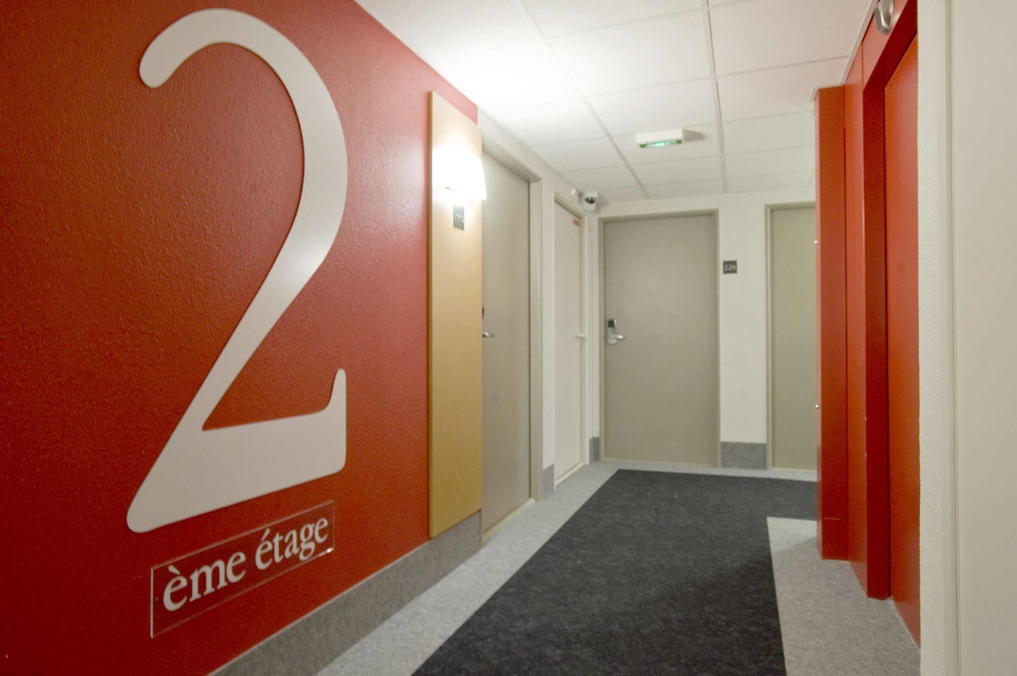 B&B Hotel Clermont-Ferrand Le Brezet Aeroport Exteriör bild
